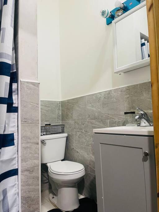 Cozy Studio Staycation - Brooklyn Close To Train Stations New York Exteriör bild